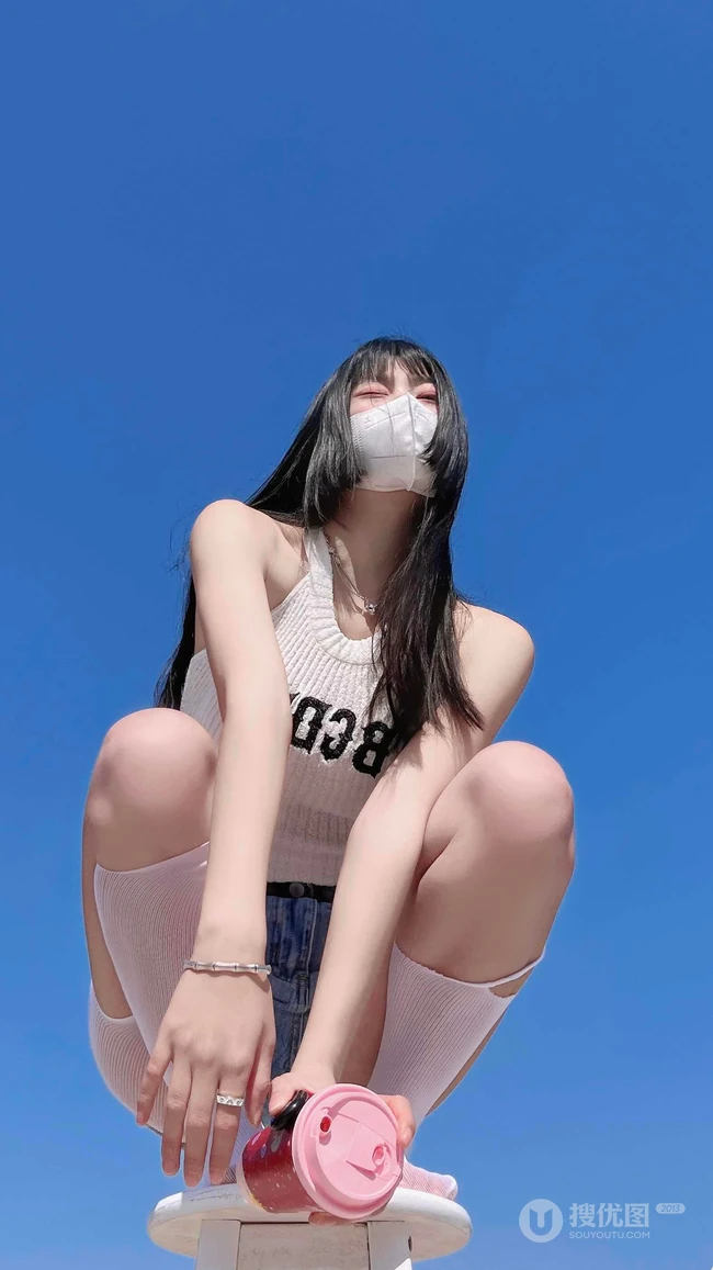俯瞰视觉，超火的紧身短裤，美腿小姐姐高清手机壁纸