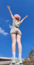 粉色头发，俯瞰视觉，超火的牛仔裤，短裤性感美女户外写真手机壁纸
