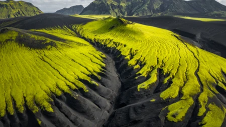 冰岛火山苔原高地震撼自然风光壁纸