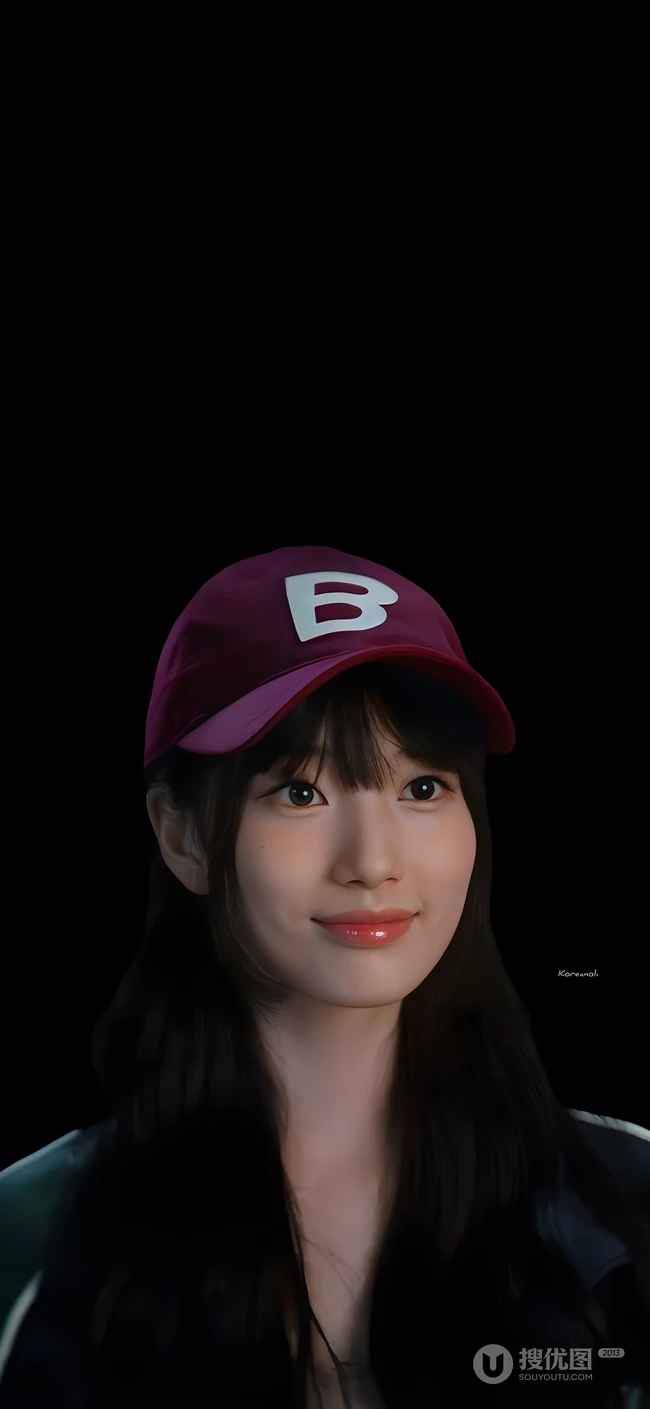 戴酒红色棒球帽长发女生氛围感写真