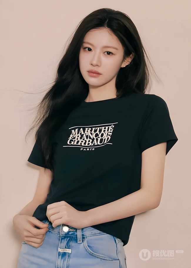 气质长发女星休闲穿搭品牌写真合集