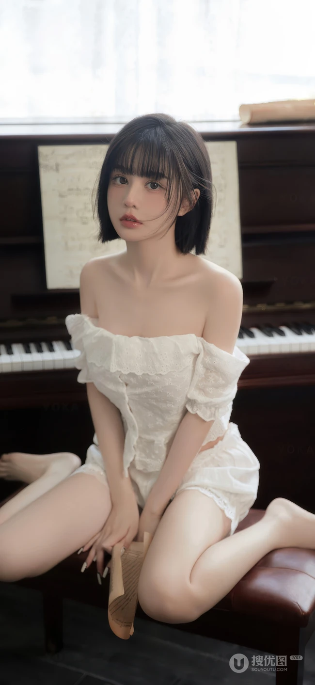 不同风格女性穿搭造型室内外写真系列