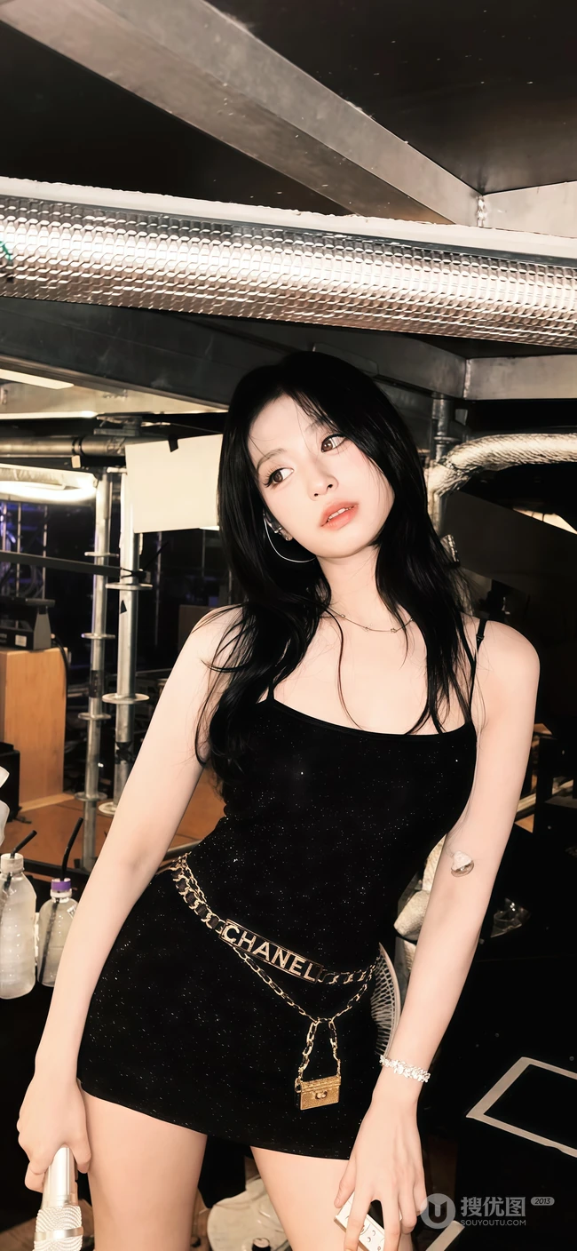 年轻女生日常随性氛围感多场景人像写真