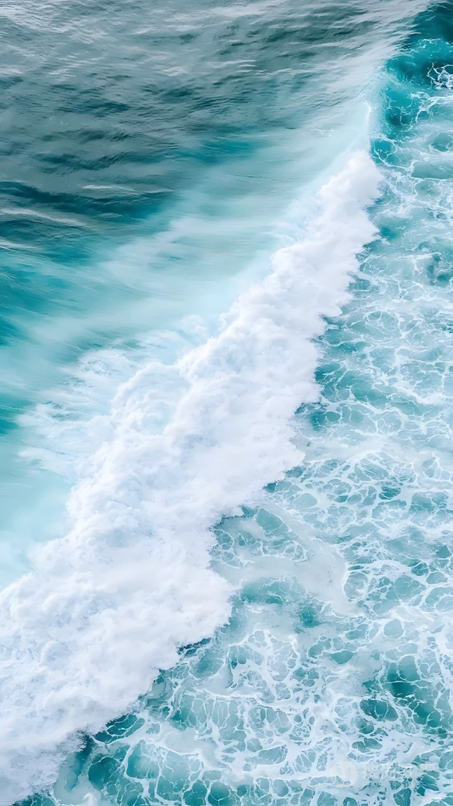 清新治愈蓝绿色海洋翻涌白色海浪风景