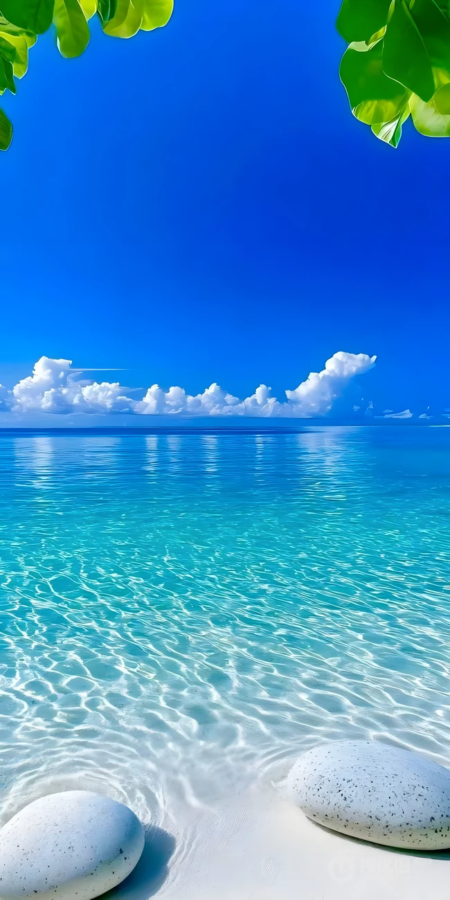 清澈碧海白沙海岸 蓝天白云夏日海边美景