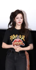 迪丽热巴出席《功夫女足》路演活动现场组图