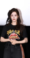 迪丽热巴出席《功夫女足》路演活动现场组图