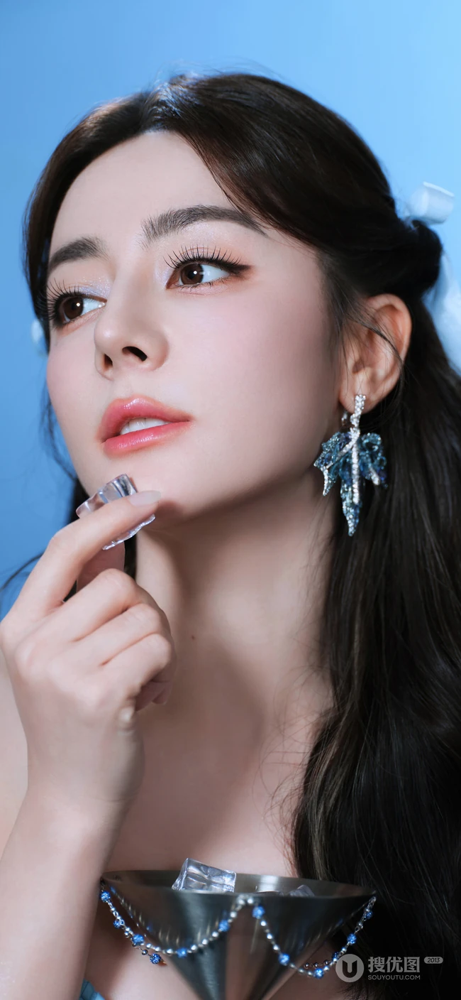 迪丽热巴蓝色系清新礼服造型写真合集