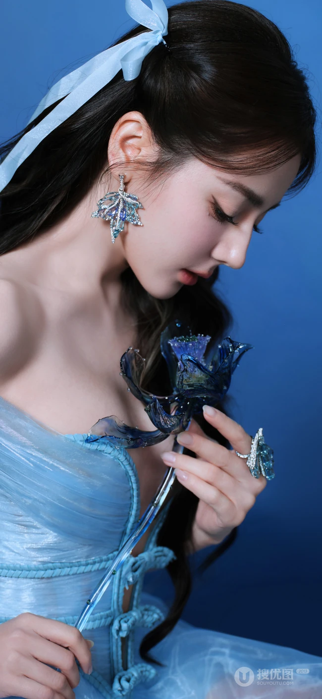 迪丽热巴蓝色系清新礼服造型写真合集