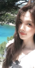 杨超越海边清新度假风系列写真