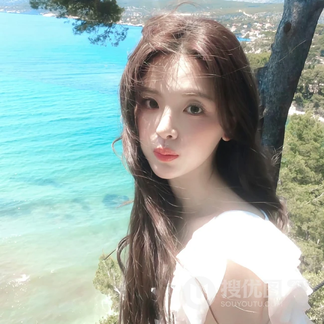 杨超越海边清新度假风系列写真