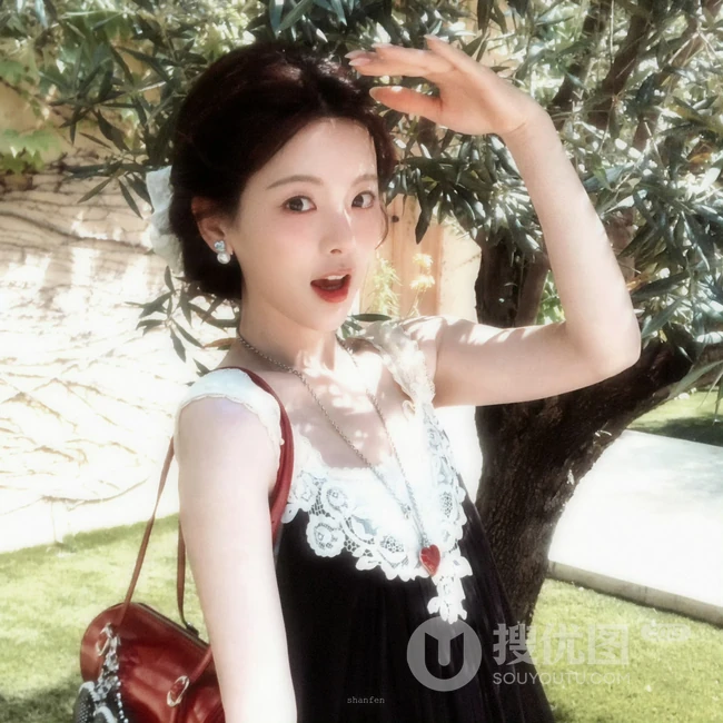 杨超越海边清新度假风系列写真