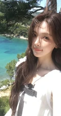 杨超越海边清新度假风系列写真