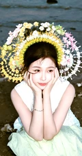 虞书欣簪花造型清新甜美系列写真图片