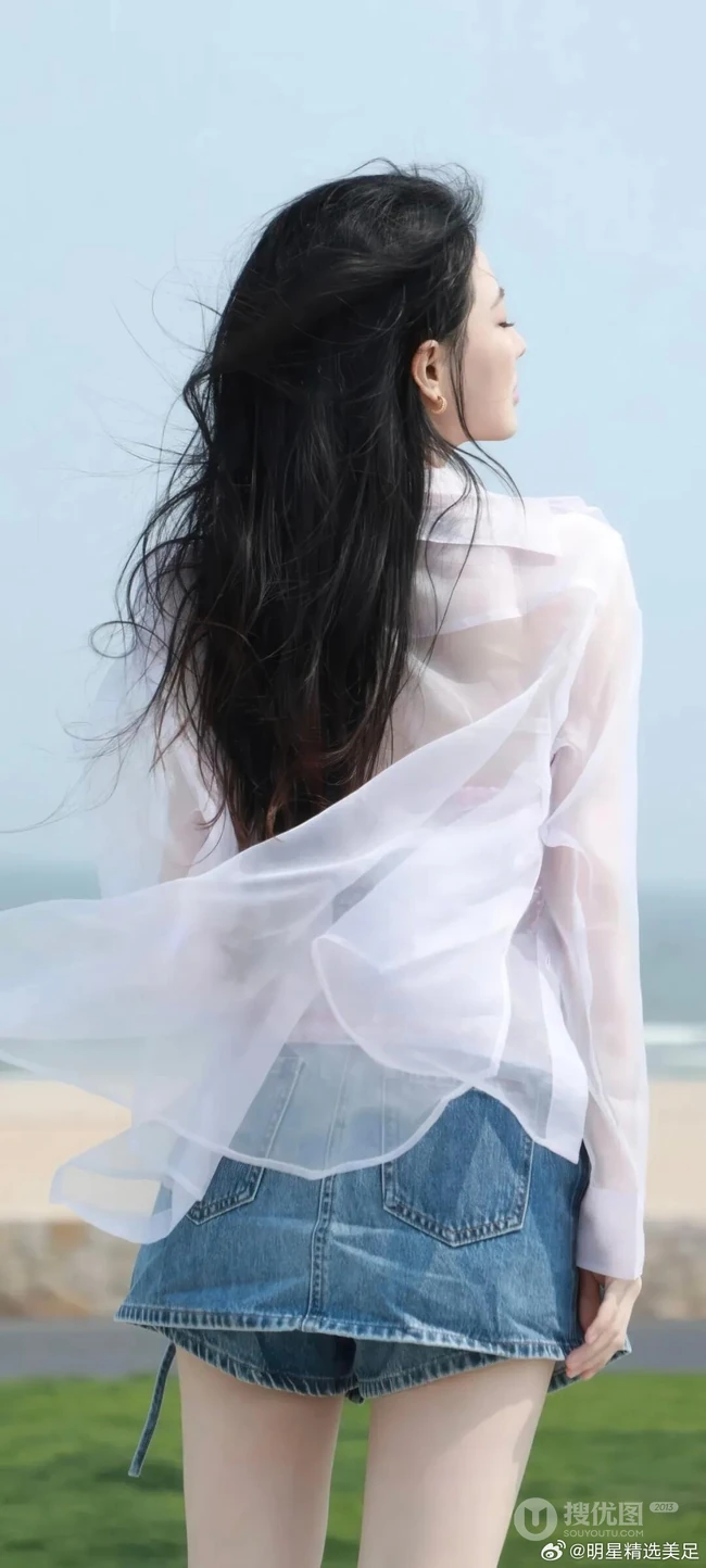 徐璐海边清新氛围感写真组图
