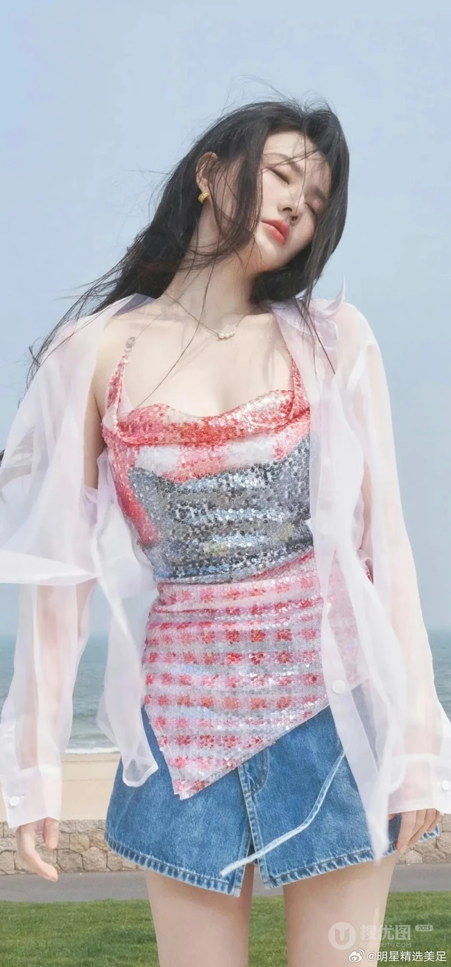 徐璐海边清新氛围感写真组图