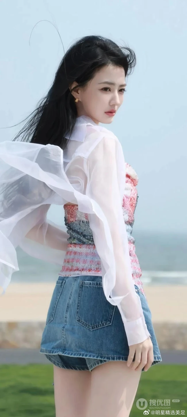 徐璐海边清新氛围感写真组图