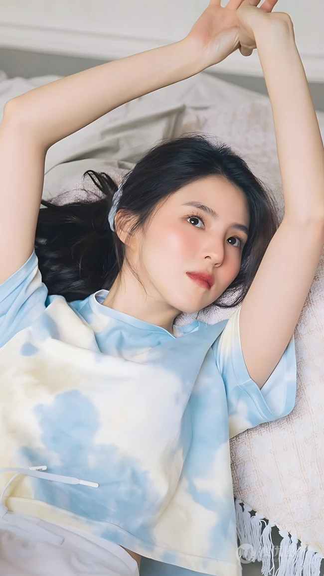 韩系清甜少女居家休闲慵懒风写真组图