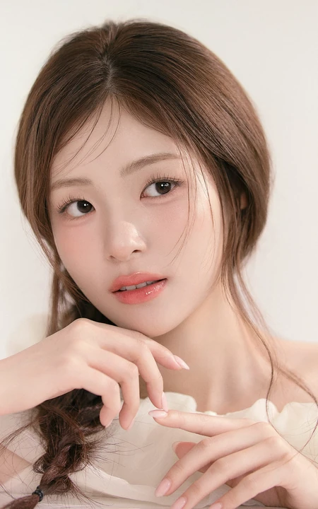 韩系清透妆容少女白裙写真系列