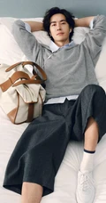王一博慵懒风居家写真系列