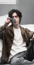 王一博慵懒风居家写真系列