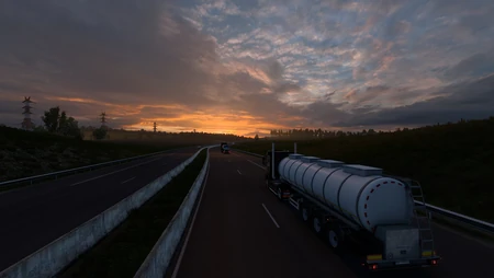 黄昏高速公路上行驶的油罐车暮色风景